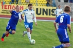 Мяч контролирует Александр Егурнев