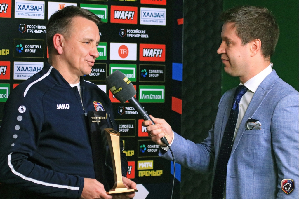 Сергею Первушину вручили приз лучшему тренеру месяца!