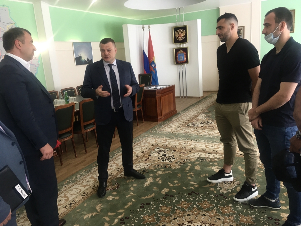 Губернатор Александр Никитин встретился с руководством и игроками "Тамбова"