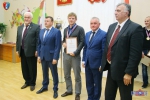 Церемония награждения золотыми медалями. Награждается Виктор Свистунов